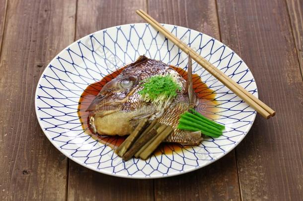 炖海鲤科鱼上端,日本人烹饪