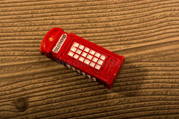 古典的不列颠的方式红色的电话售货棚