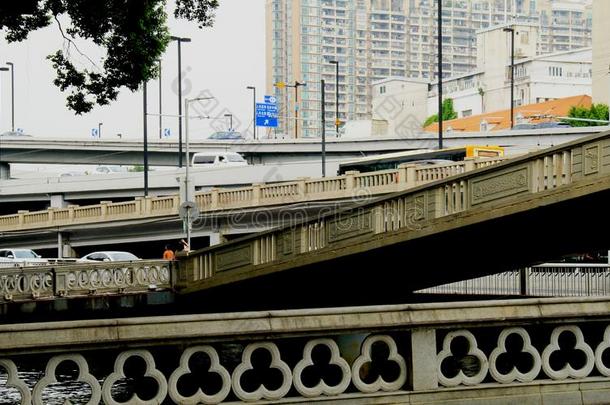 聪明笨伯古惑车桥采用广州城市