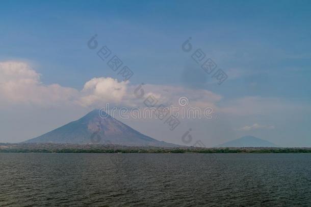 奥梅泰普岛采用尼加拉瓜湖.火山康塞普西翁左边的和