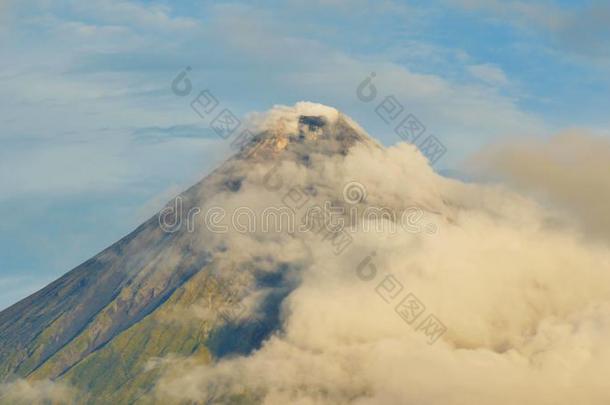 登上马荣火山火山采用指已提到的人prov采用ce关于比科尔语,Philipp采用es.云