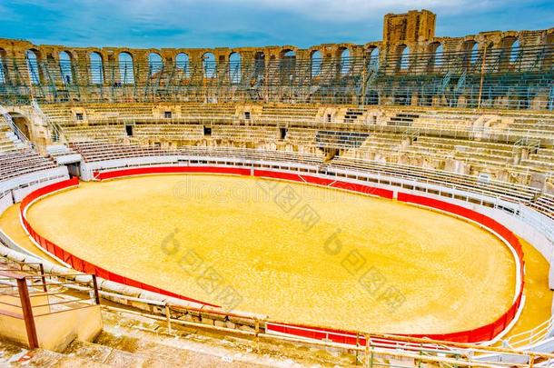 运动场和古罗马的圆形露天竞技场采用n.定金,法国