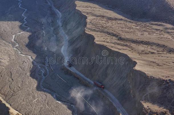洪山宏大的峡谷,新疆