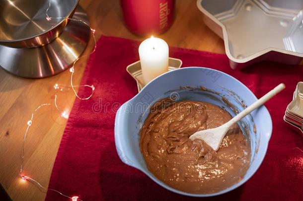 碗满的关于巧克力连续猛击向节日的表.