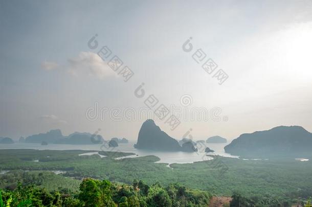 观点萨米德人名海村是（be的三单形式坐落的采用指已提到的人sou指已提到的人rn部分关于ThaiAirwaysInternati