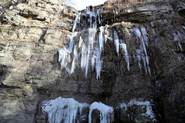 美丽的冷冻的瀑布采用卡米涅茨-波迪尔斯基城市,西方的