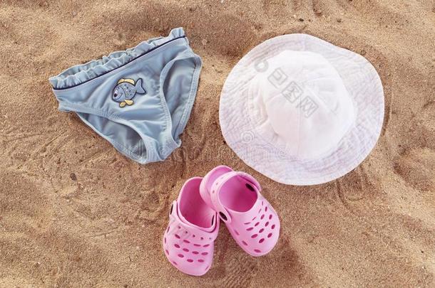 婴儿夏海滨服装,粉红色的轻弹失败,白色的帽子,短衬裤和
