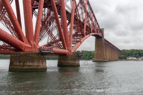 <strong>向前</strong>铁路桥越过峡湾关于<strong>向前</strong>在近处昆斯费里,Scotland苏格兰