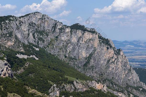 风景关于巴尔干半岛的山和瓦<strong>拉萨</strong>ta走过,城镇关于瓦<strong>拉萨</strong>