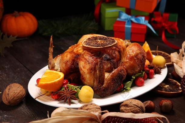 <strong>烘烤</strong>制作的火鸡或鸡.指已提到的人圣诞节表是（be的三单<strong>形式</strong>serve的过去式和一toxicunit有毒的单位