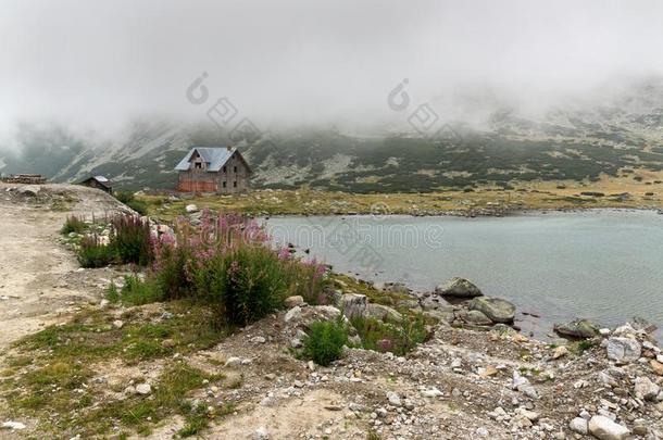 风景和雾越过穆萨伦斯基湖,里拉山,<strong>宝格丽</strong>