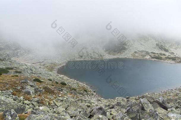 风景和雾越过穆萨伦斯基湖,里拉山,<strong>宝格丽</strong>