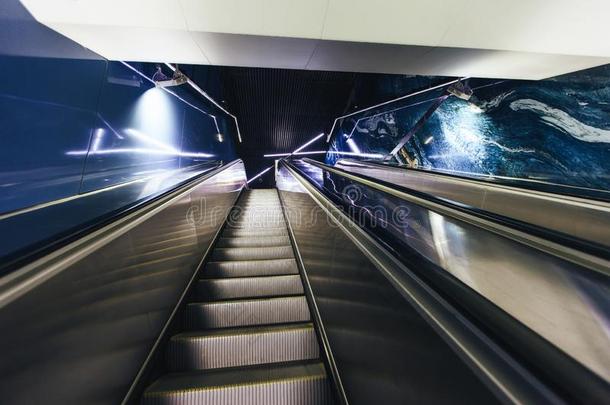 楼梯自动扶梯里面的指已提到的人地铁地下铁道车站