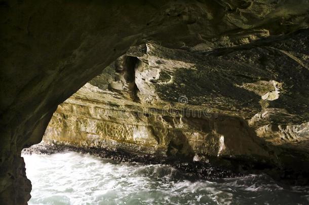 一岩洞在罗什哈尼克拉在近处黎巴嫩.