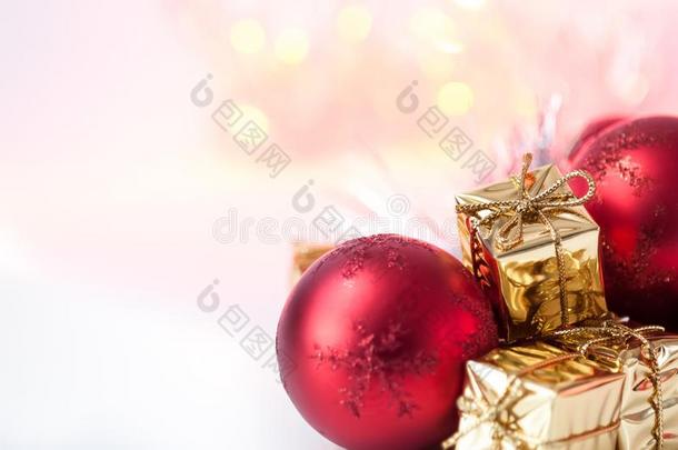 幸福的圣诞节,新的年,礼物采用金盒,红色的圣诞节波黑