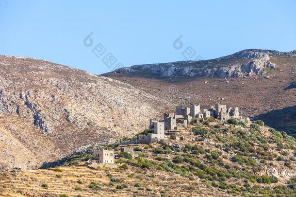 石头老的塔房屋向落花生,希腊.