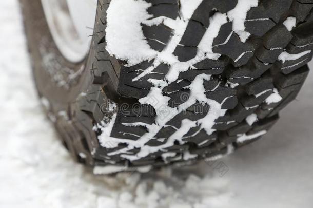 汽车<strong>轮胎</strong>采用雪