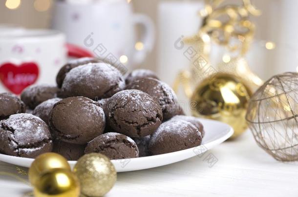 自家制的巧克力甜饼干和圣诞节背景