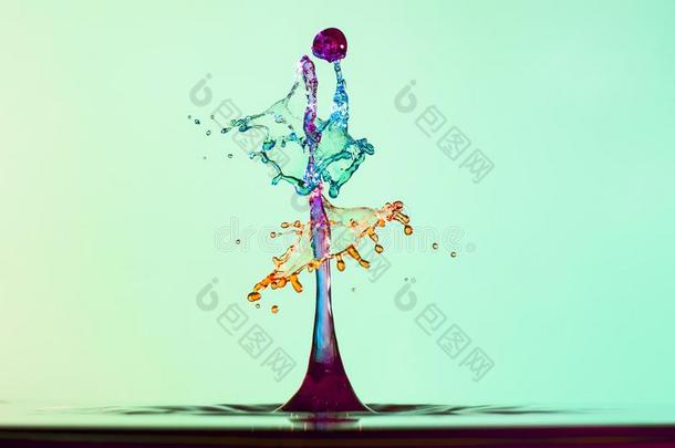 抽象的背景关于溅起关于颜色水,碰撞关于颜色