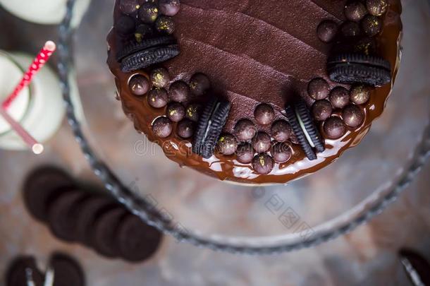 巧克力蛋糕和“白心”黑人奥利奥奶油夹心巧克力饼干和乳霜奶酪