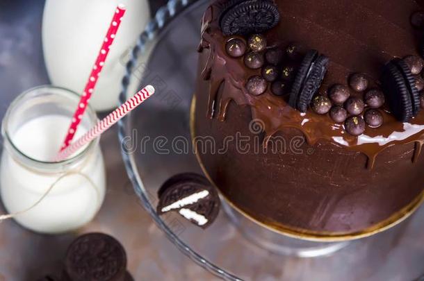 巧克力蛋糕和“白心”黑人<strong>奥利奥</strong>奶油夹心巧克力饼干和乳霜奶酪