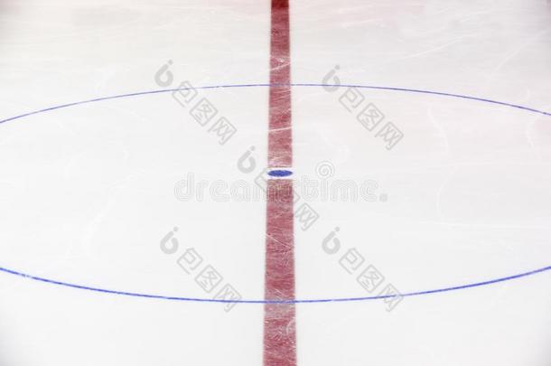 面容从落下蓝色地点和红色的线条向曲棍球溜冰场
