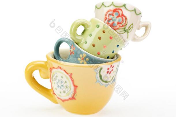 num.四装饰的陶器的茶杯采用摇摆的桩.白色的背景