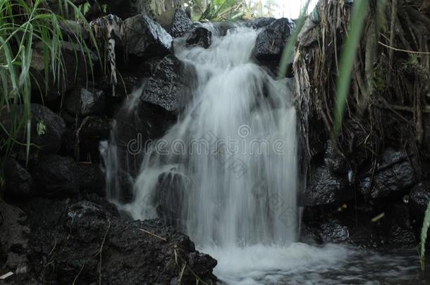 流动的水流动的水流动的水