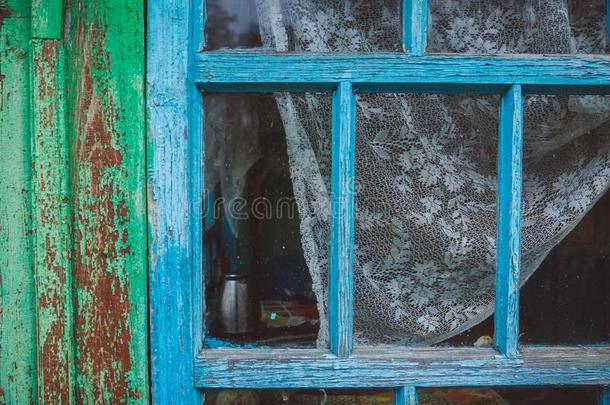 老的乡村的木制的窗采用乡村房屋