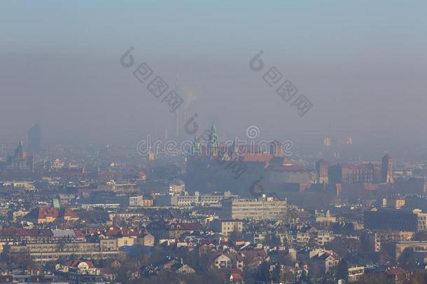 密集的烟雾越过指已提到的人城市,天空<strong>污染物</strong>,空气的看法关于指已提到的人老的