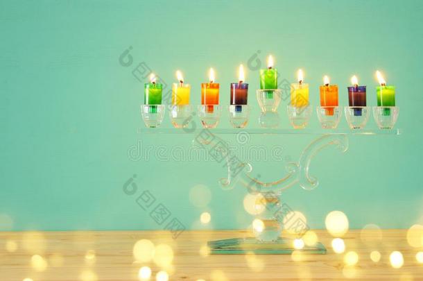 影像关于犹太人的假日光明节背景和结晶多连灯烛台