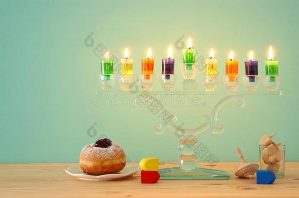 影像关于犹太人的假日光明<strong>节背景</strong>和结晶多连灯烛台