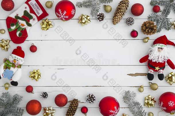 圣诞节玩具框架.红色的,金和绿色的圣诞节装饰,英语字母表的第6个字母