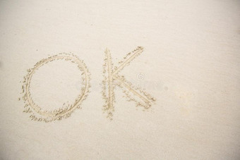 书面的字`英语字母表的第15个字母.英语字母表的第11个字母.`向沙关于海滩图片