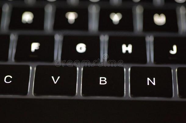 照片关于键盘键盘从背后照亮的键盘