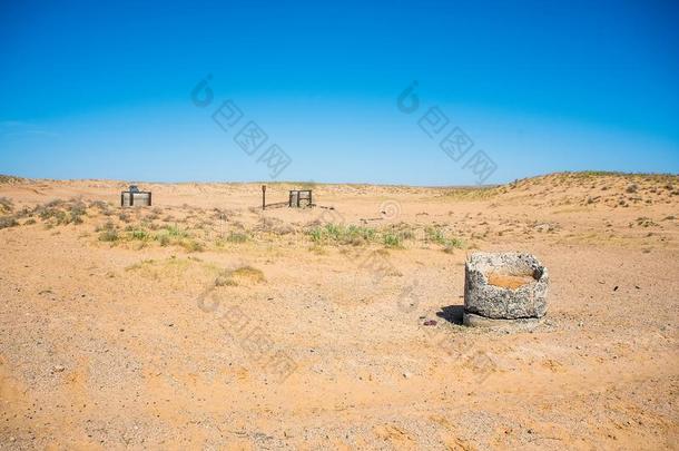 看法关于老的石头水泉采用半独立式住宅-沙漠