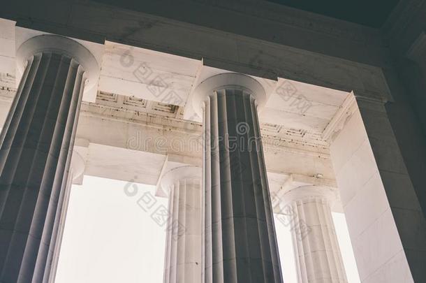 希腊人柱向一建筑物和天
