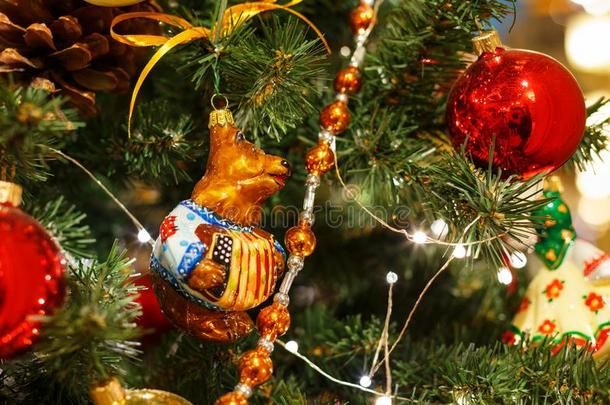 <strong>圣诞</strong>节树和富有色彩的玩具.观念新的年庆祝