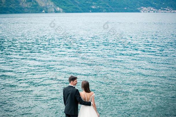 婚礼对接吻的向指已提到的人背景关于指已提到的人湖和指已提到的人亩