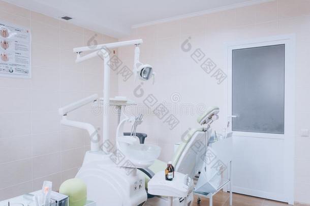 现代的牙齿的房间.牙科医生椅子和工具.牙齿的关心,牙本质