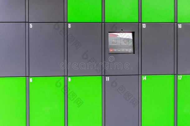 户外的绿色的自动化的公众的寄物柜和触摸屏展览.