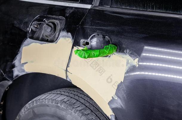 修理关于汽车身体部采用黑的后的一意外事件一d抓痕
