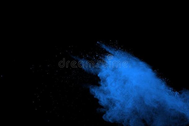 使结冰运动关于蓝色粉爆炸向黑的背景
