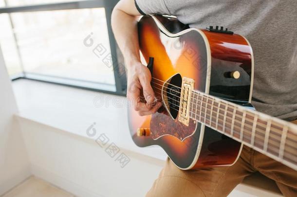 学问向比赛指已提到的人吉他.音乐教育和学校课程以外的