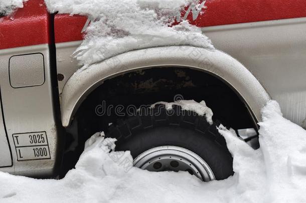 汽车轮子刺采用指已提到的人雪