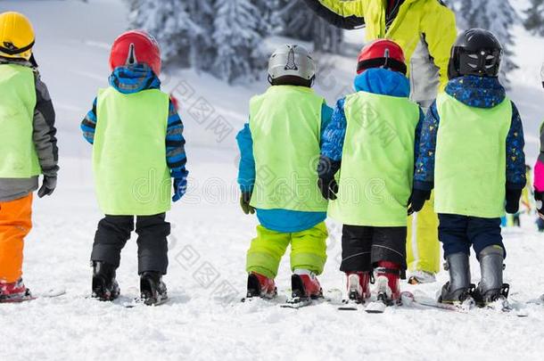 滑雪学校为小孩向polyg向