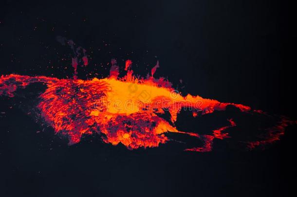 熔岩<strong>沸腾</strong>在上面从基拉韦亚火山采用美国夏威夷州
