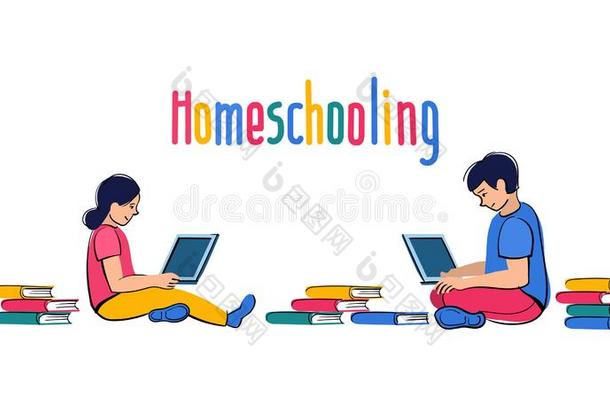 家庭学校教育.孩子们坐在便携式电脑和学习久远地从落下采用安利