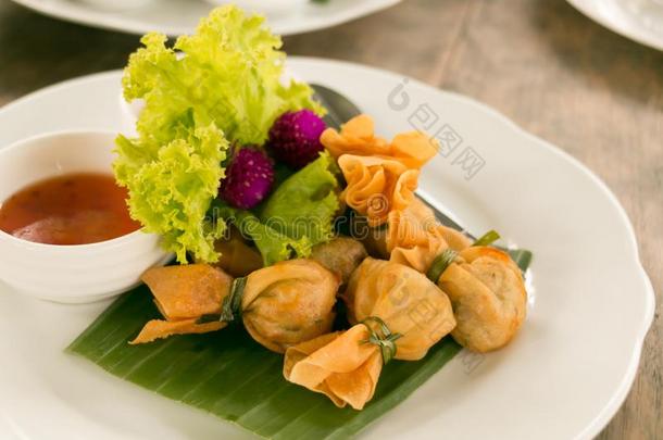 指已提到的人古代的ThaiAirwaysInternational泰航国际快餐指定的`砰皮带`;和美丽的食物