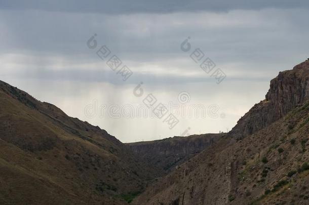 看法关于山风景采用<strong>配有</strong>饰菜的,亚美尼亚,和云和英语字母表中的第四个字母